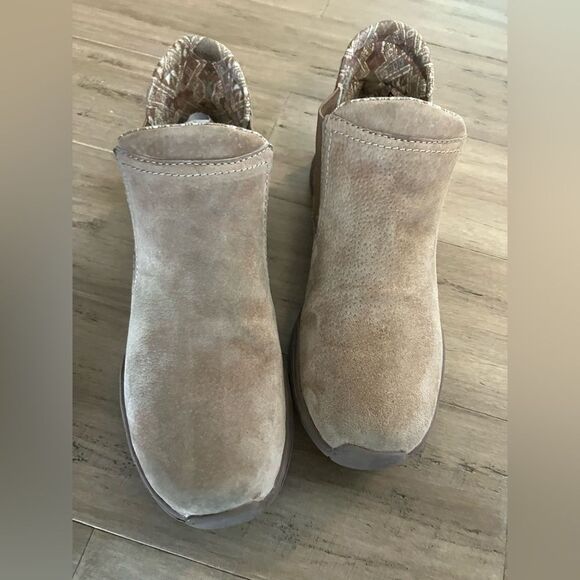 Skechers tan suede leather fabric lined women’s Chelsea ankle boots ! Size 9 - Picture 4 of 7